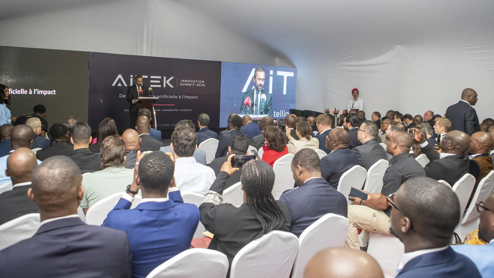 Salle de conférence pleine à l'ouverture de l'AITEK Innovation Summit 2026, le 2 octobre à Abidjan