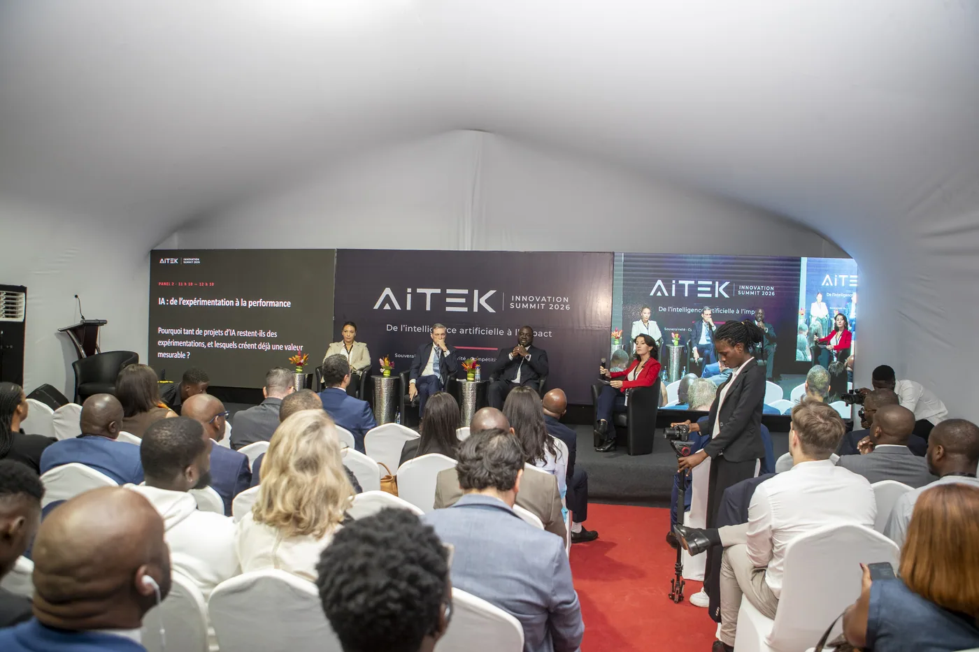 Débat de l’AITEK Innovation Summit 2026 en salle de conférence